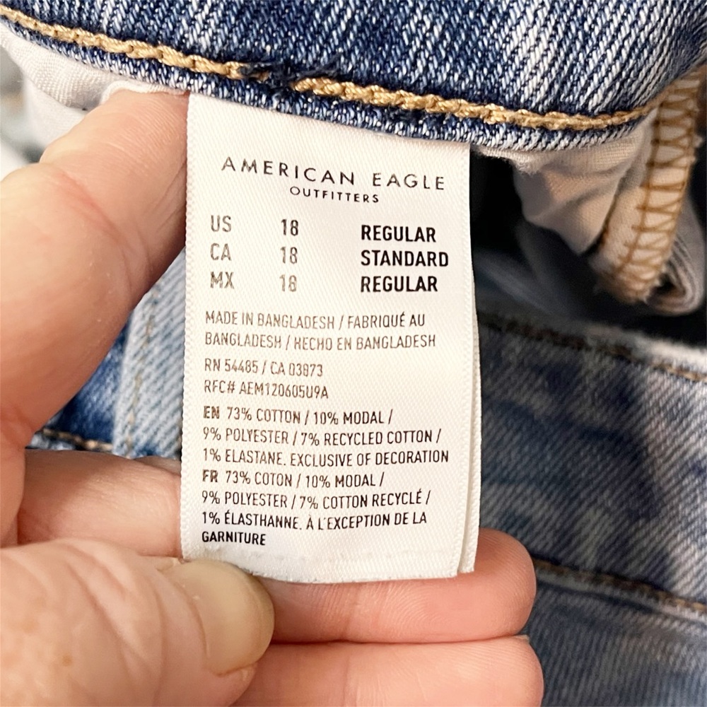 American Eagle Tomgirl Jeans 18 stretch light wash relaxed fit high rise waist - Picture 9 of 14